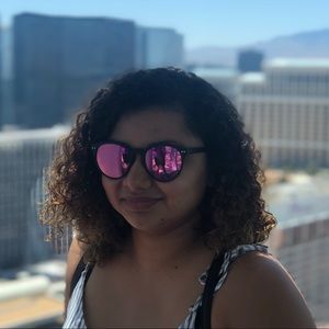 Meet your Posher, Steffany